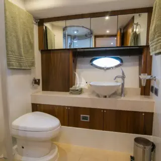 Twin cabin en-suite facilities