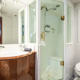 Queen Stateroom En-suite