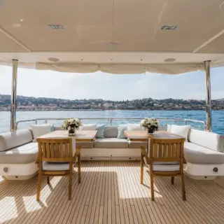 Main deck rear