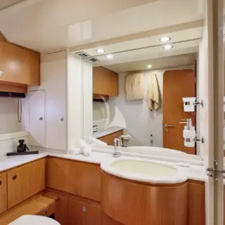 Master cabin en-suite facilities