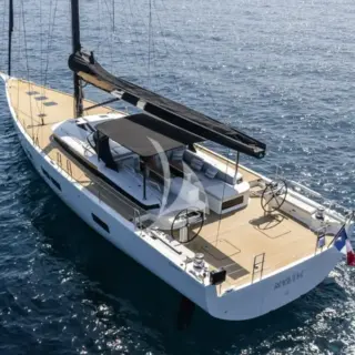 MYSTIC - At anchor