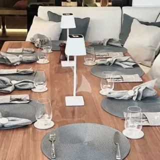 AURELIA - Dinner table