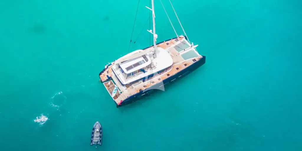 MANE ET NOCTE - at anchor