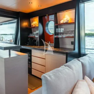 Salon Bar