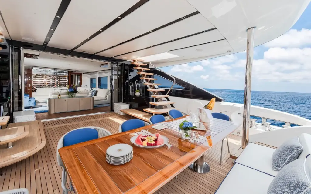 LAFAYETTE - Main aft deck