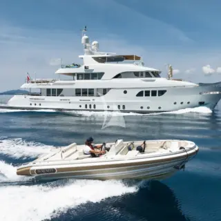 Chase boat alongside