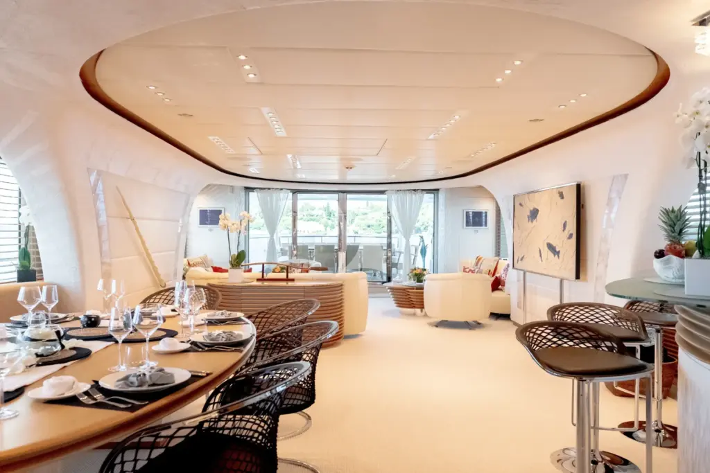 SERENITY - Main saloon