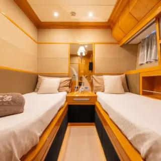 twin beds cabin