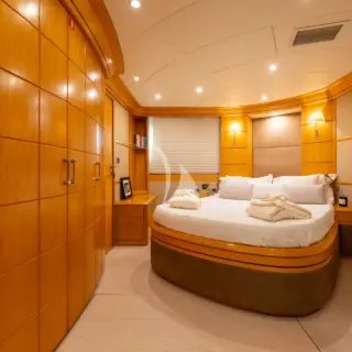 master cabin