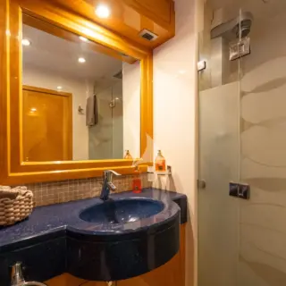 master cabin bathroom