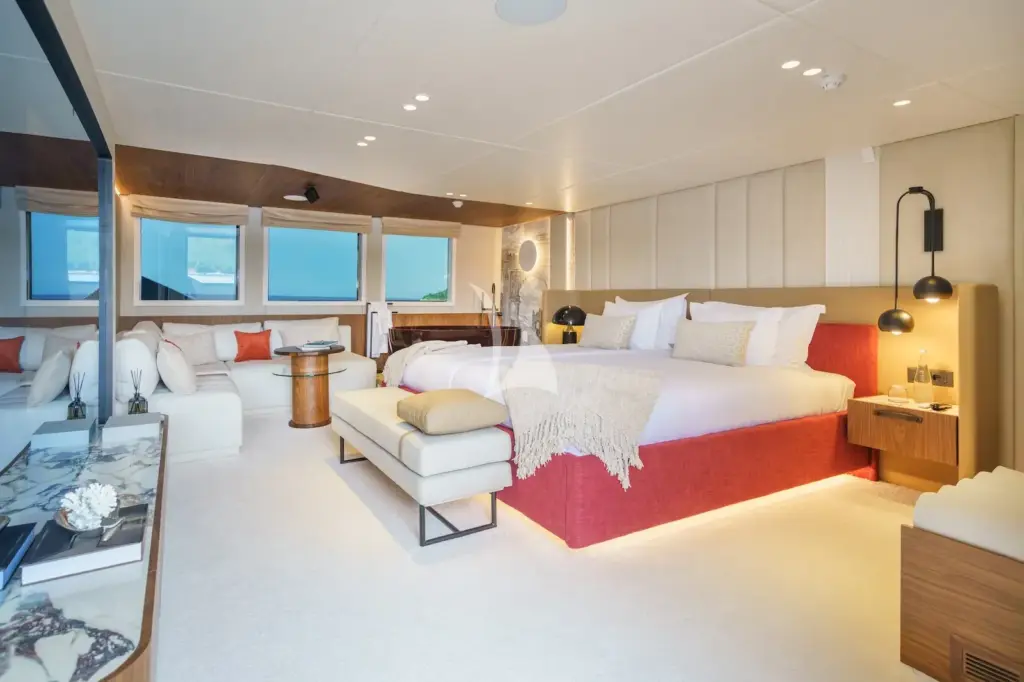 AGAPE ROSE - Master stateroom