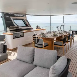 Sun Deck - BBQ, Dining, Fitness