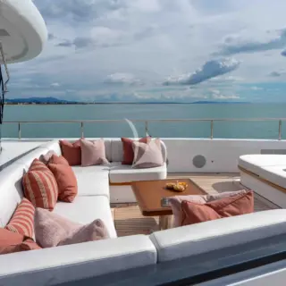 Bow Lounge - seating