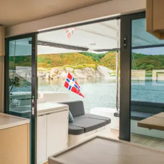 Salon to Deck
