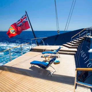 swim platform is hydraulic allowing easy access to the water for all