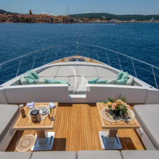 Forward deck seating area