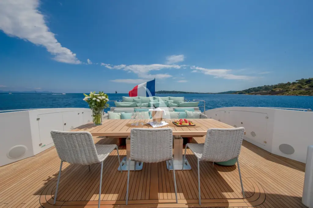 IARY - Main aft deck dining