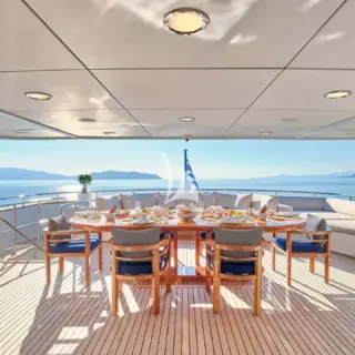 Upper deck