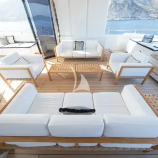 Fly bridge - Lounge area