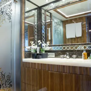 Main Deck - Master Cabin Bathroom