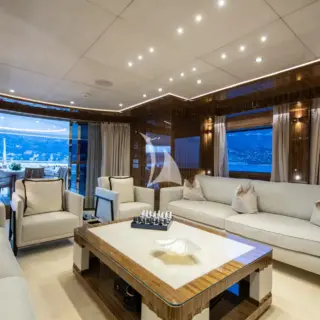 Upper Deck - Salon