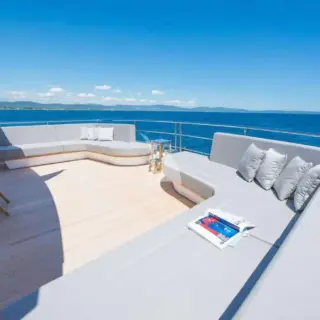 Top deck seating