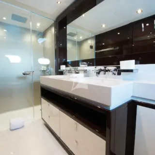 One of the four guest bathrooms