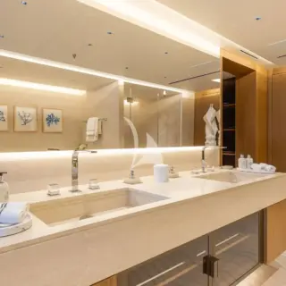 Principle Charterer's en suite