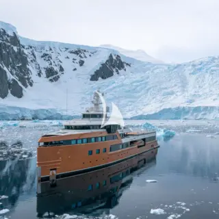 LA DATCHA - Antarctic underway