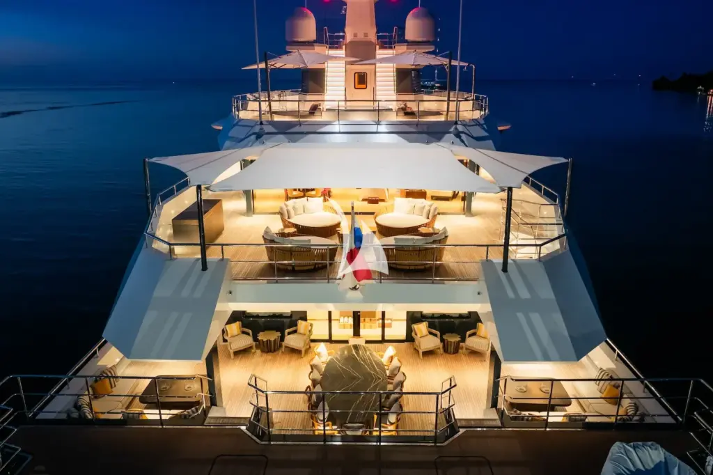 LA DATCHA - Aft decks