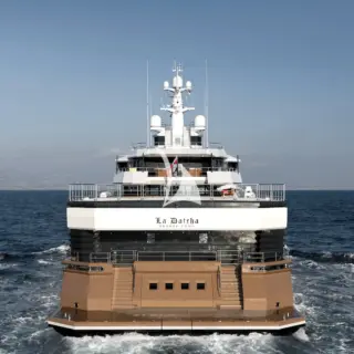 LA DATCHA - Stern and transom