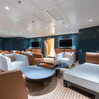 Bridge deck skylounge