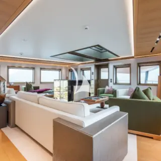 Upper deck observation lounge