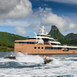 Jetskis running