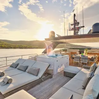 GOLDEN YACHT - Image 9