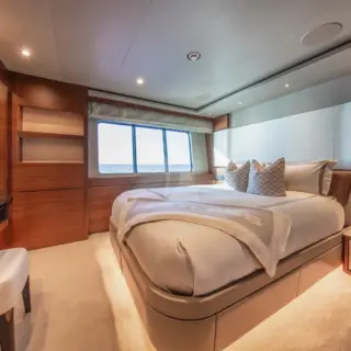 M/Y RESTLESS, VIP