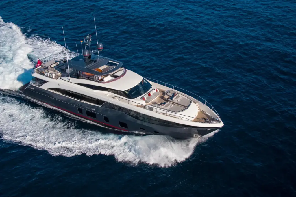 M/Y RESTLESS, at sea