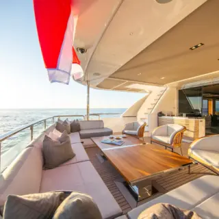 M/Y RESTLESS, Outside Seating