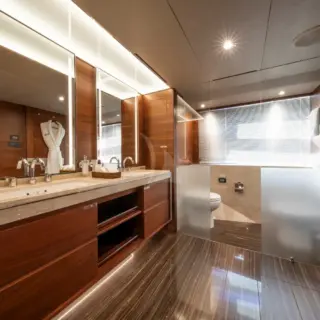 M/Y RESTLESS, Ensuite