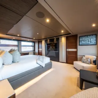 M/Y RESTLESS, Master