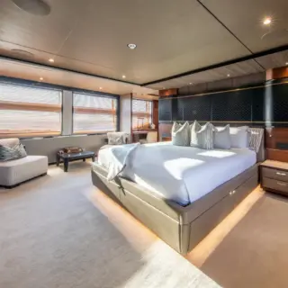 M/Y RESTLESS,  Master