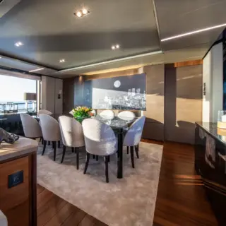 M/Y RESTLESS, Dining