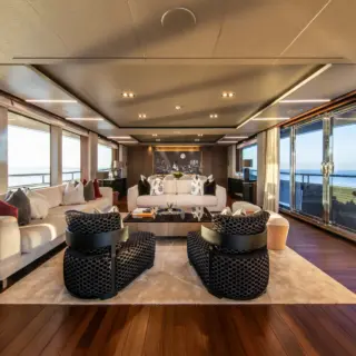 M/Y RESTLESS, Saloon