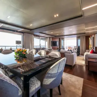 M/Y RESTLESS, Interior Dining
