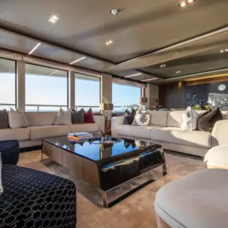M/Y RESTLESS, Saloon