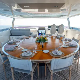 M/Y RESTLESS, Deck Dining