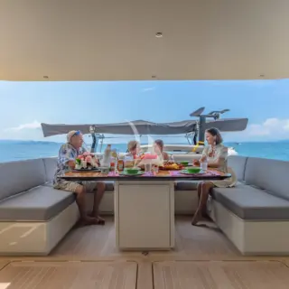 JACK - Cockpit lunch table