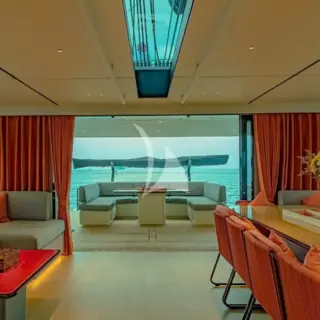 JACK - Saloon view from the inside out