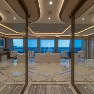 LUNA - Owner Deck (Bathroom)