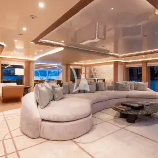 Upper Deck - TV Salon